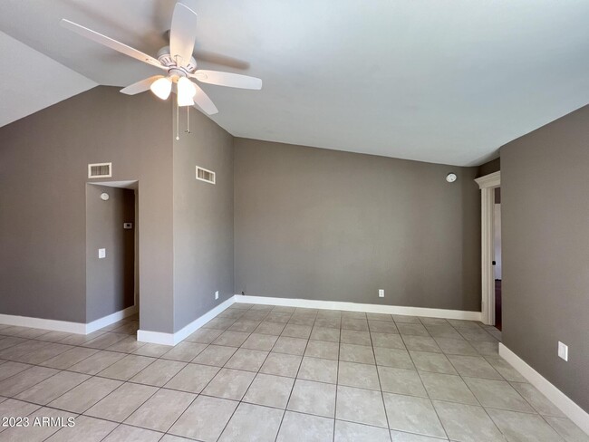 Building Photo - 613 W Westcott Dr