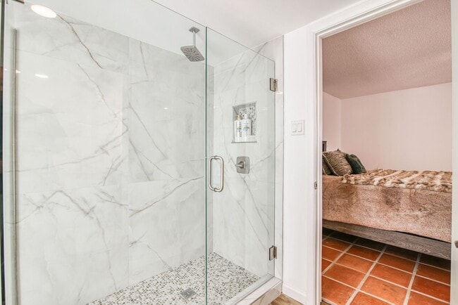 Building Photo - (Completely Furnished) Beautiful 1 bed/1 bath Apartment. With Pool  in the premises.