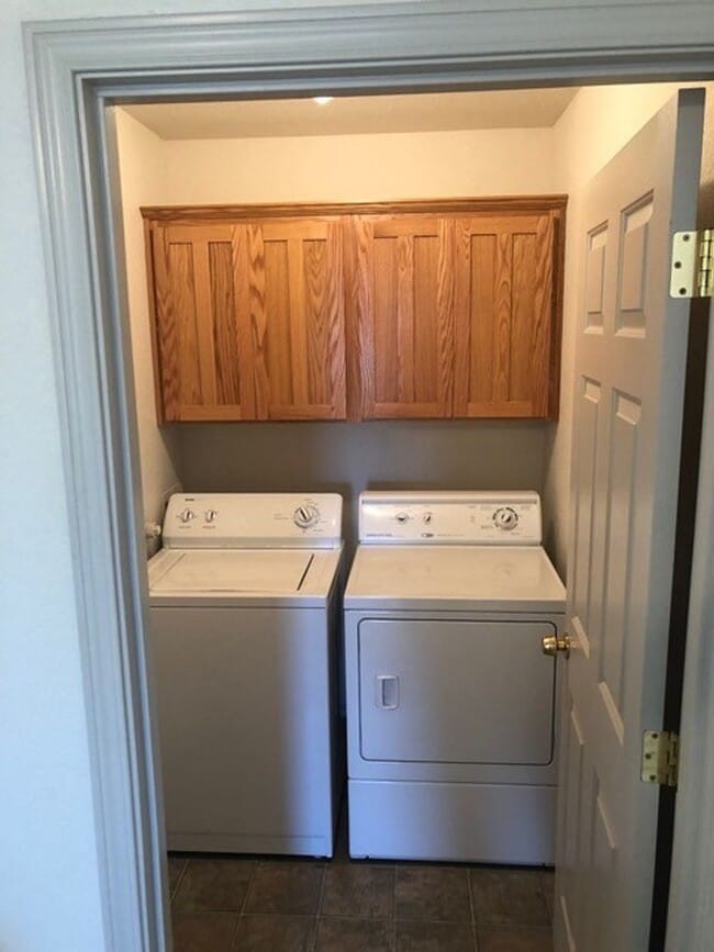 Building Photo - Live in Town-Sisters Oregon