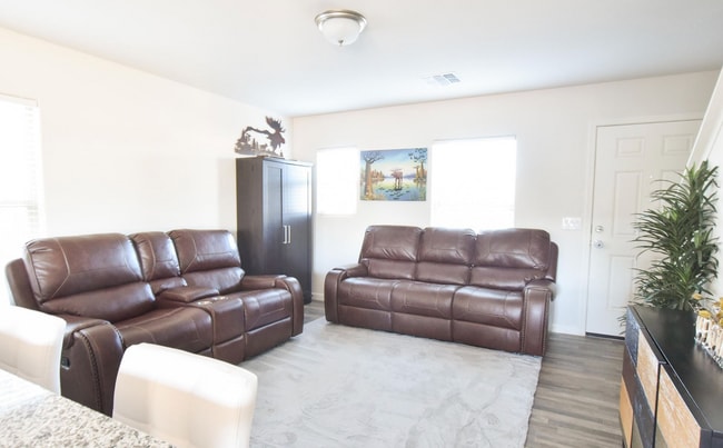 Building Photo - Charming Home in Casa Grande Available in June!!