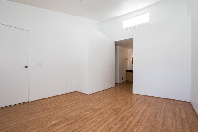 Building Photo - "Charming 2-Bed, 2-Bath Haven on Tripp Drive – Cozy Living in Reno!"