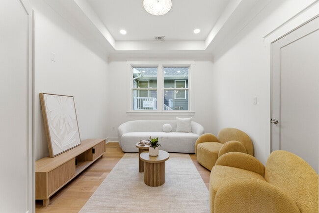 Building Photo - 205 Whitefoord Ave NE