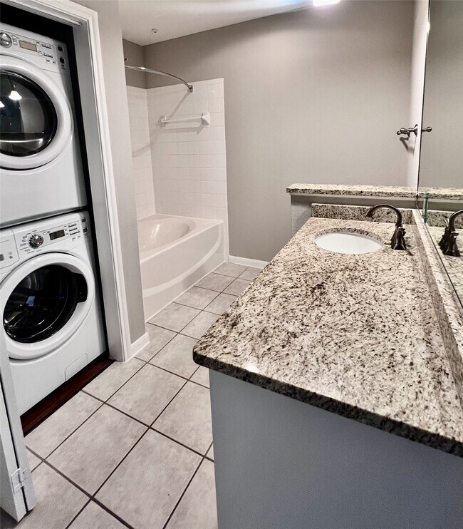 Building Photo - 5353 Memorial Dr