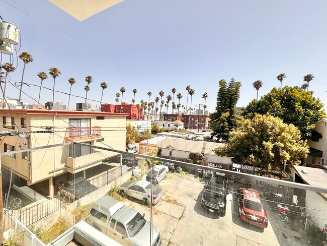 Building Photo - 226 N Berendo St