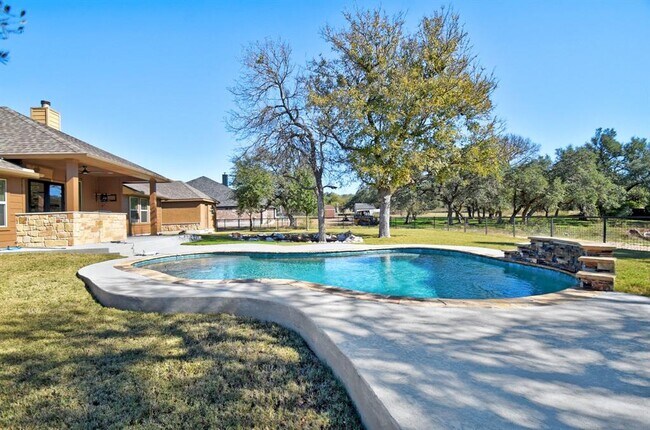 Building Photo - 136 Gruene Haven