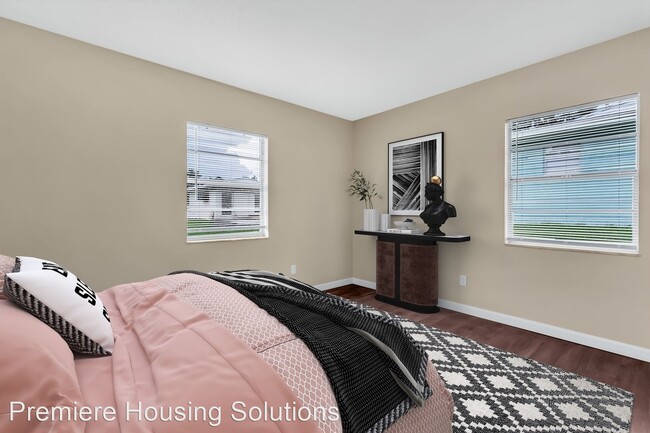 Building Photo - 4 br, 1.5 bath House - 305 Union Street