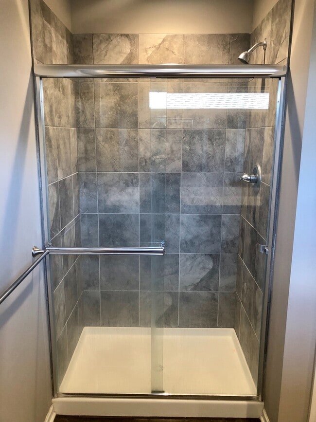 Building Photo - 4 Bed Attached Villa in Blue Springs