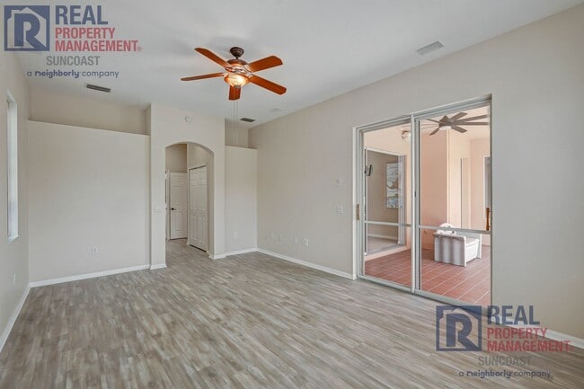 Building Photo - 652 Planters Manor Way