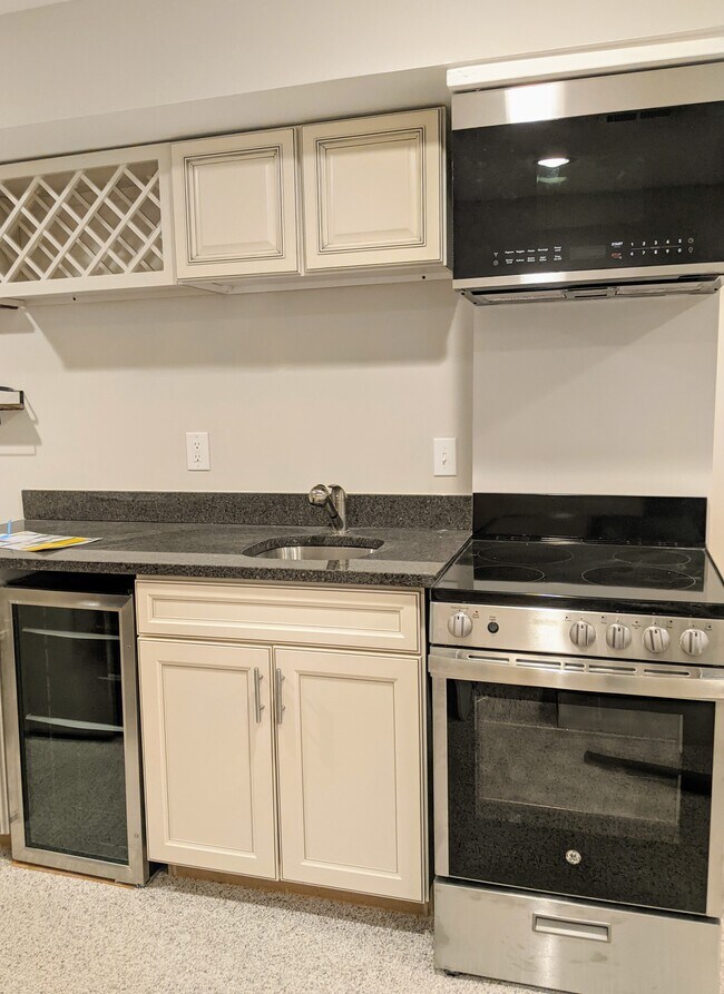 Building Photo - 627 Lamont St NW