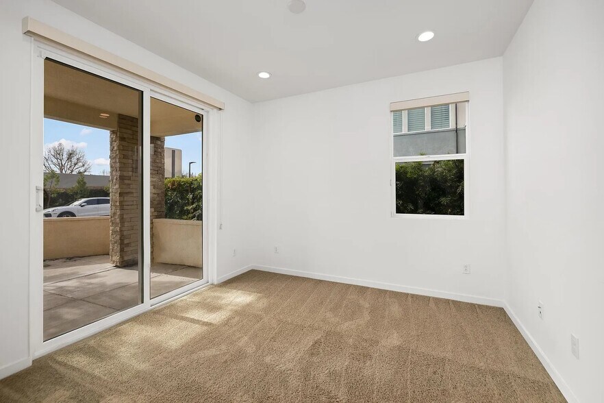 Building Photo - 370 Broadway Dr