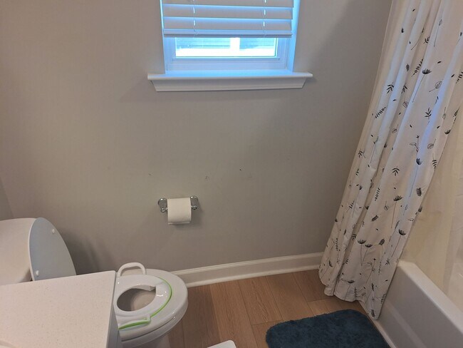 Building Photo - Beautiful Five Bedroom Home Located in Northeast Columbia!