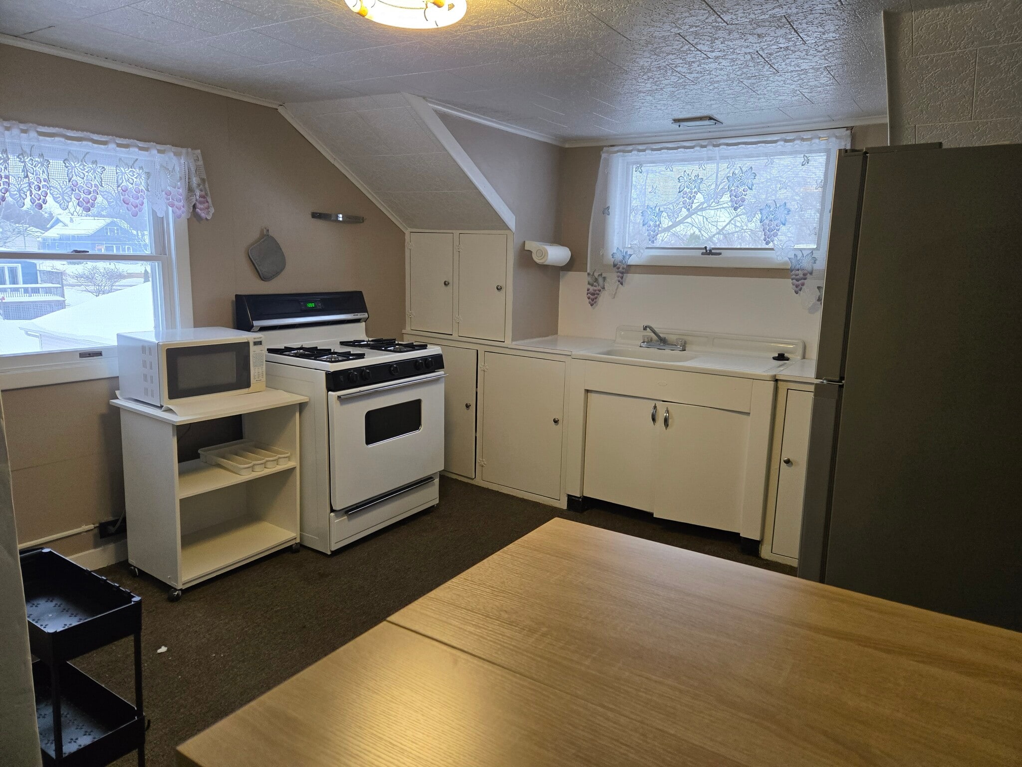 Kitchen 1 - 504 N Rath Ave