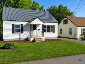 Building Photo - Spacious 4-Bedroom Home with Garage & Modern Heating  for Rent in Waterville