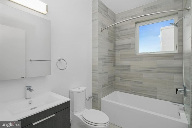 Building Photo - Pennsport Townhome with Garaged Parking