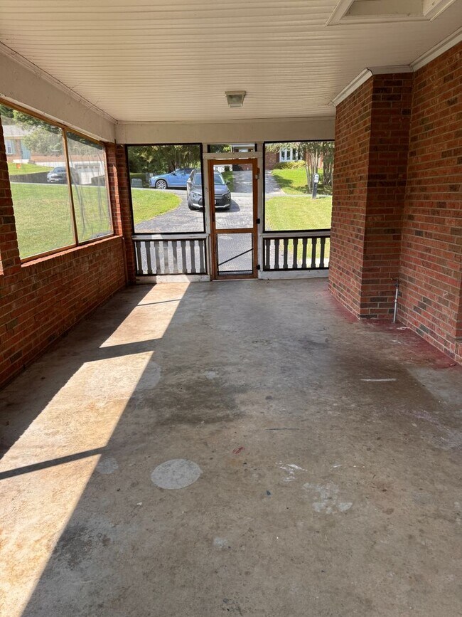 Building Photo - 104 Westburg Dr