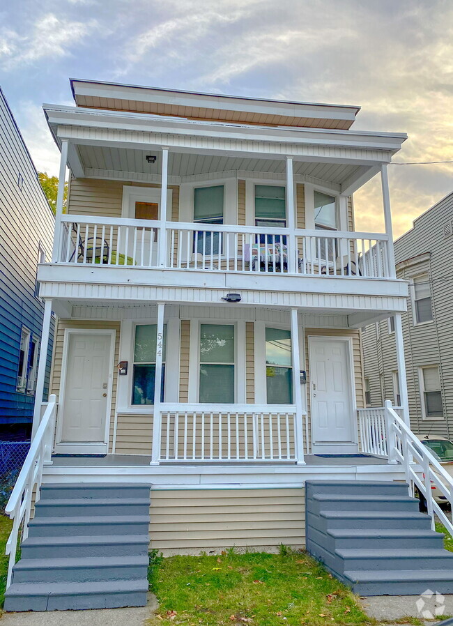 Building Photo - 544 Hudson Ave
