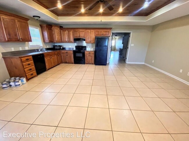 Building Photo - Spacious 2-Bedroom Duplex Near McNeese Sta...