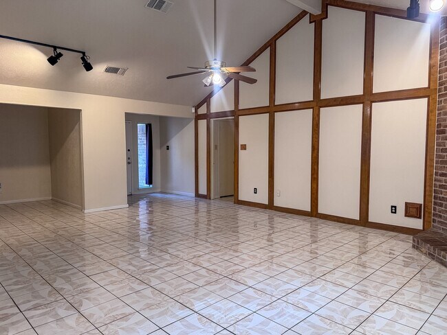 Building Photo - 14418 Moorfield Dr