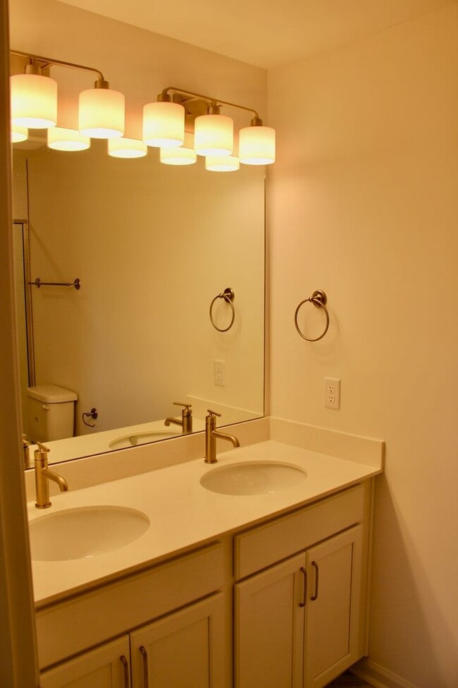 Building Photo - 466 Blair Rd