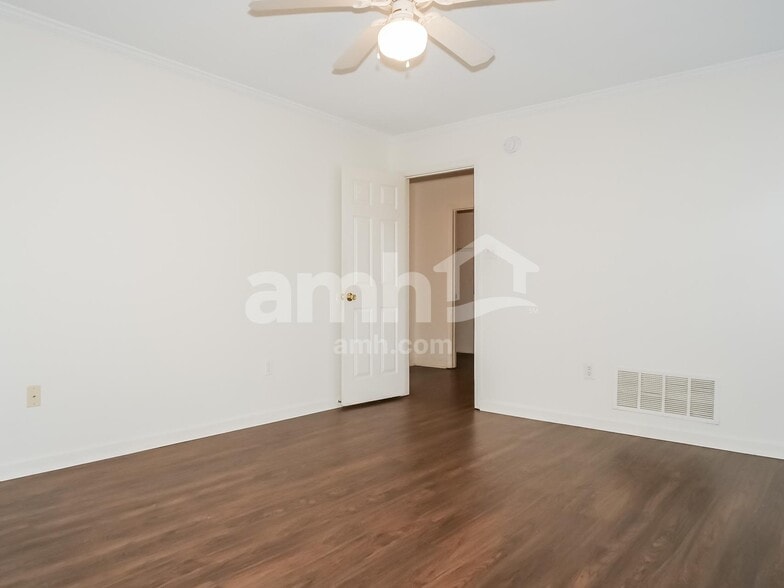 Building Photo - 660 Timber Creek S
