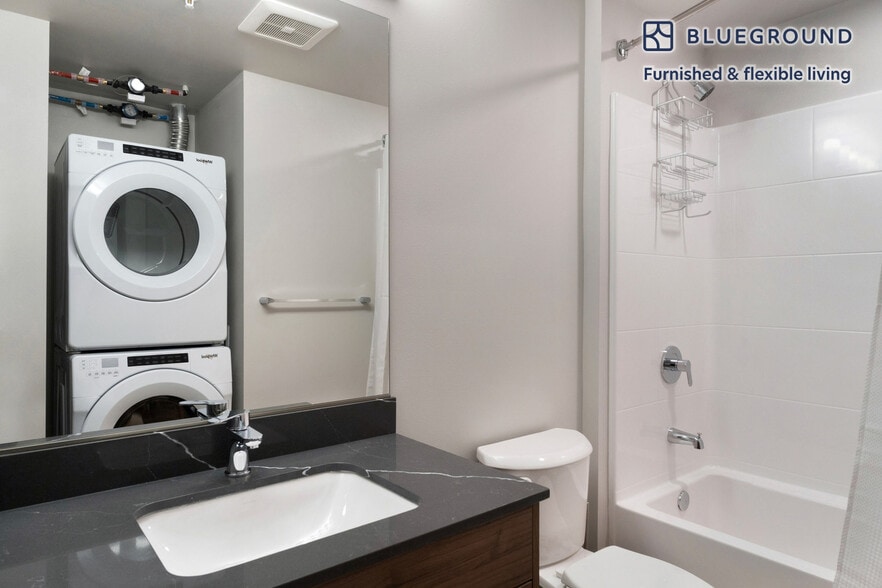 Building Photo - 2222 15th Ave W