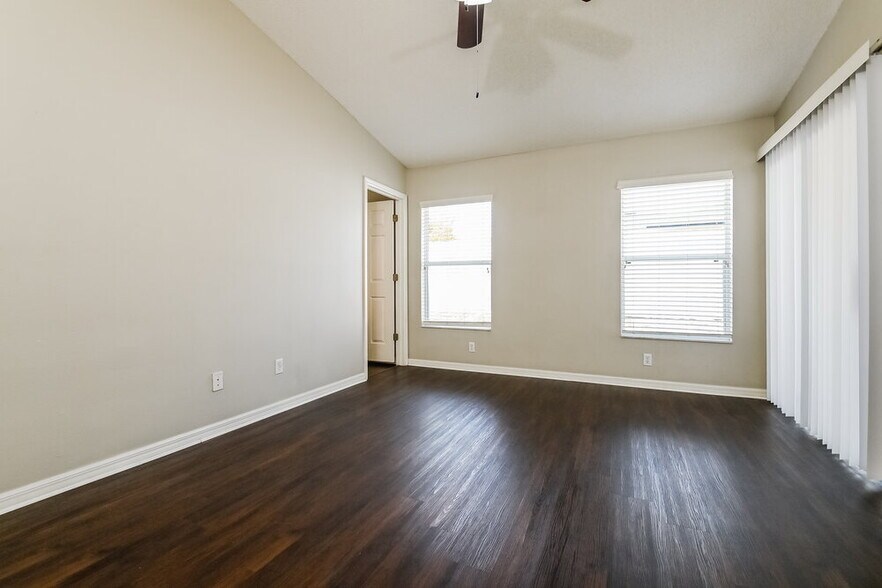 Building Photo - 12845 Longcrest Dr