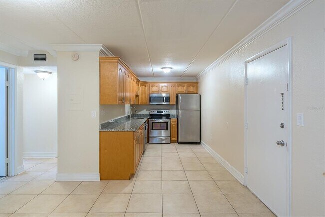 Building Photo - 5221 Bayshore Blvd