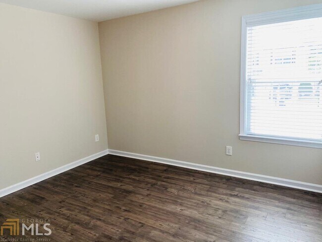 Building Photo - 302 Highland Falls Dr