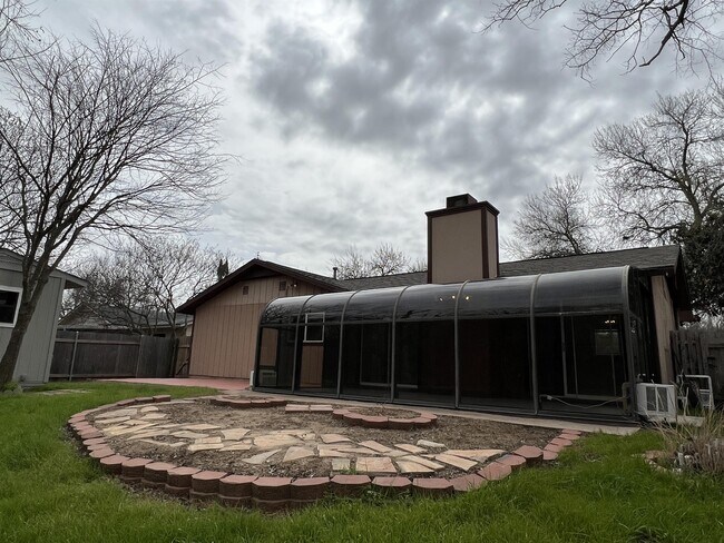 Building Photo - 116 Meadow Lark