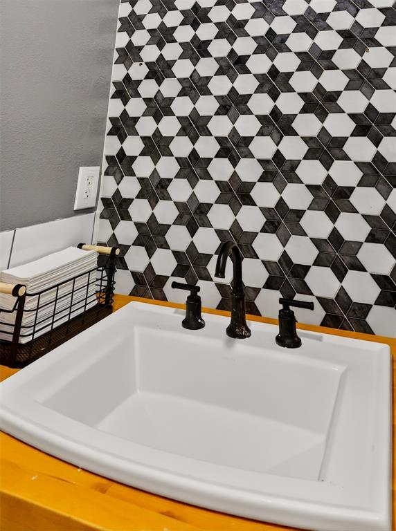 Building Photo - 6106 FM Rnch