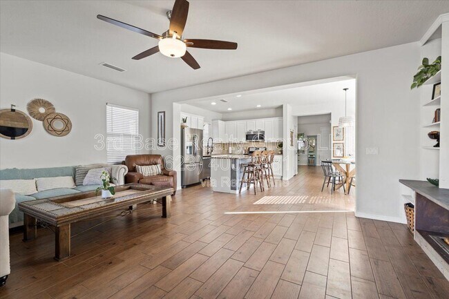 Building Photo - 21072 W Maiden Ln