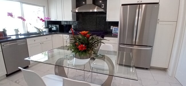 Building Photo - 3947 Via Milano