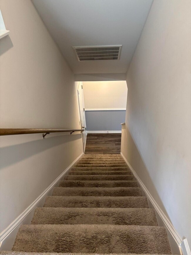 Building Photo - 335 Niblick Dr