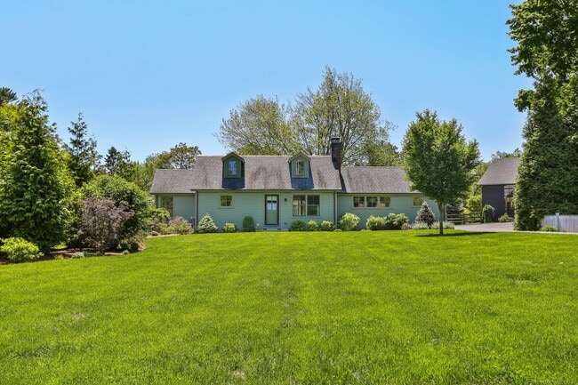 Building Photo - 34 Sasco Creek Rd