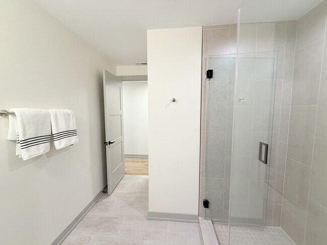 Building Photo - 1335 W Estes Ave