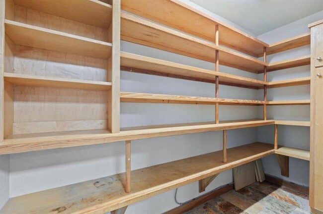 Building Photo - 180 Bradley Ln