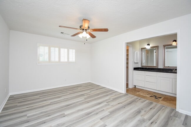 Building Photo - 154 Squires Bend
