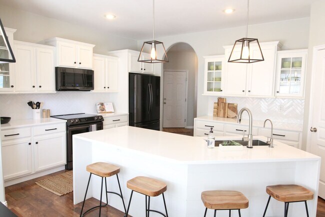 Building Photo - Lovely Home For Rent In Lehi, UT