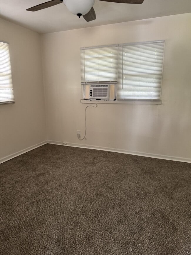 Building Photo - 623 E Brookwood Dr