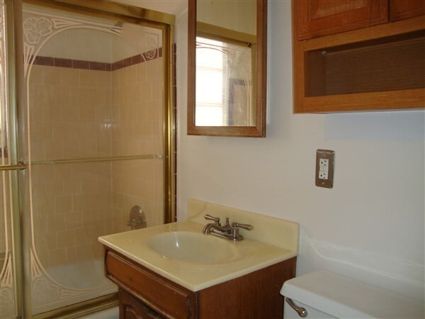 Building Photo - Refined Single-Family Residence in Desirable Bixby North