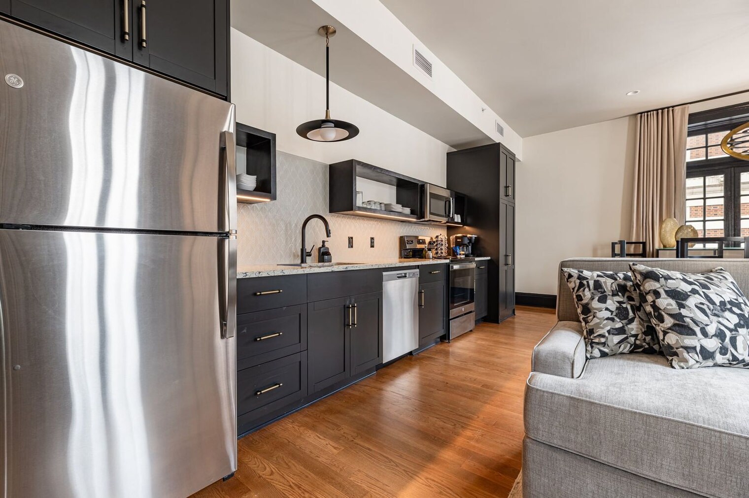 Building Photo - 1011 Canal St