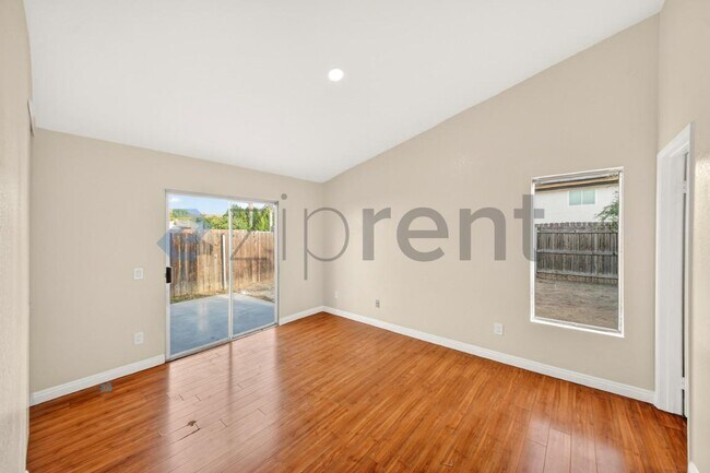 Building Photo - 14359 Parkwood Dr