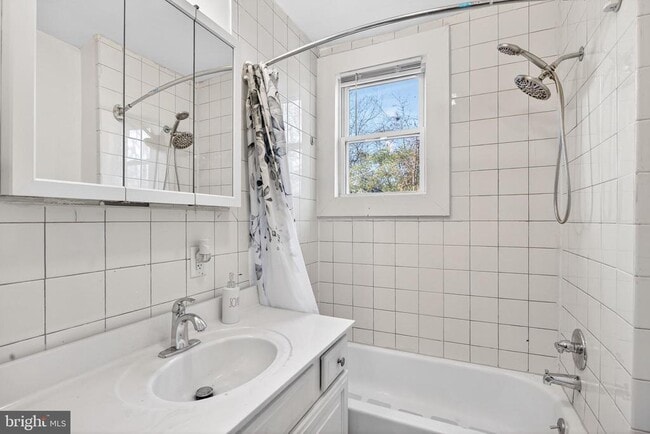 Building Photo - 1118 Sterling Ave