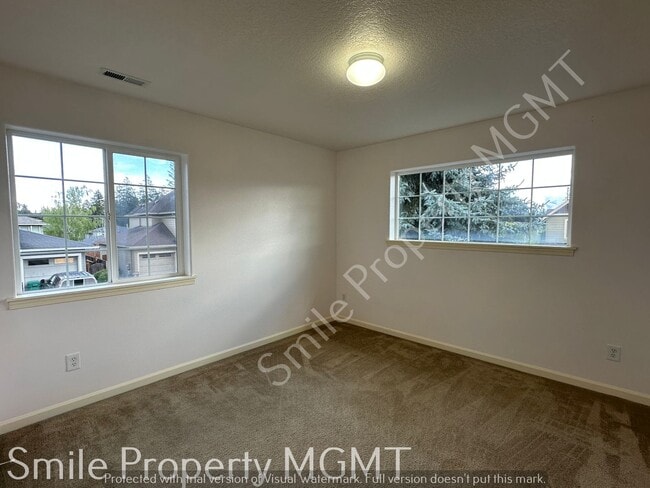 Building Photo - A beautiful 2-story single house in Clackamas.