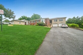 Building Photo - 2 Brandywyne Dr