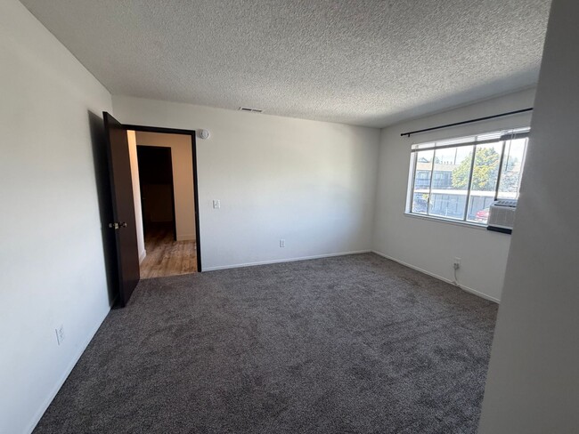 Building Photo - 3075 Berrum Pl