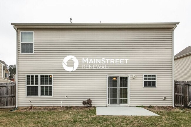 Building Photo - 4 Bedroom Pet-Friendly Home in Greensboro, NC with Main Street Renewal