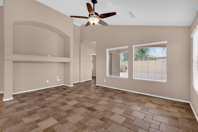 Building Photo - Lovely 3 bed / 2.5 bath Home in the Power ...