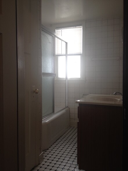 Building Photo - 2570 N Newhall St