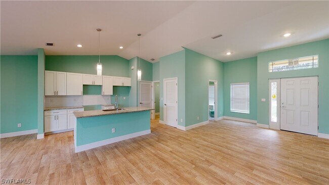 Building Photo - 621 NW 7th Pl